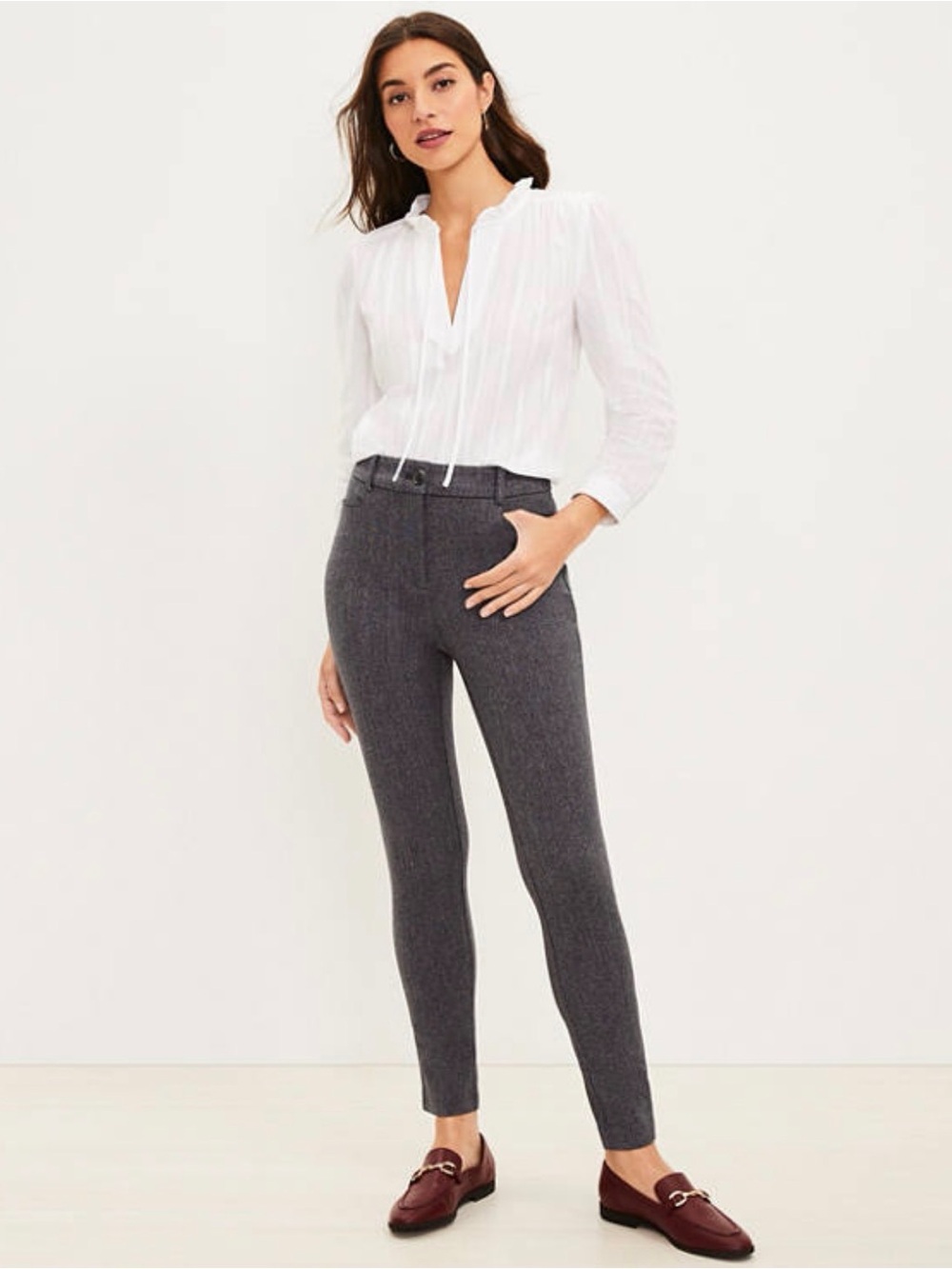 LOFT Curvy Sutton Skinny Textured Gray Pants Size 4